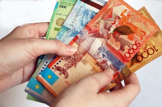 Ақшаны қандай валютамен сақтаған дұрыс: Отандық экономист жауап берді 