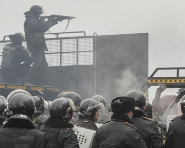 Қаңтар оқиғасында ұсталған азаматтарды азаптаған полиция қызметкерлері сотталады