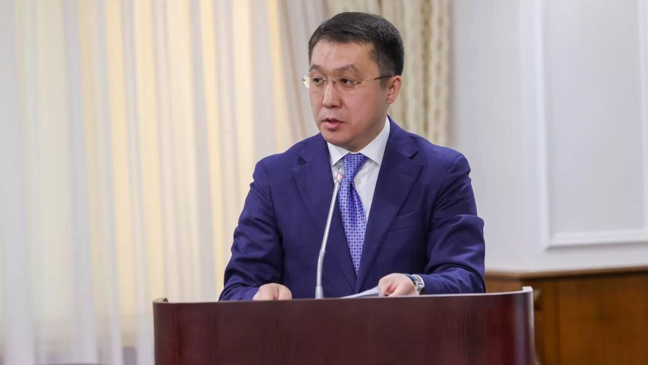 Президенттен сөгіс алған министр қызметінен кетті