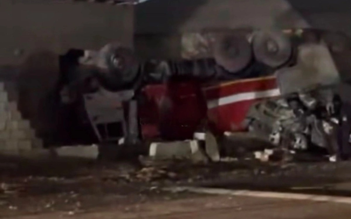 Жаңаөзенде өрт сөндіру көлігі жол апатына ұшырады: адам шығыны бар