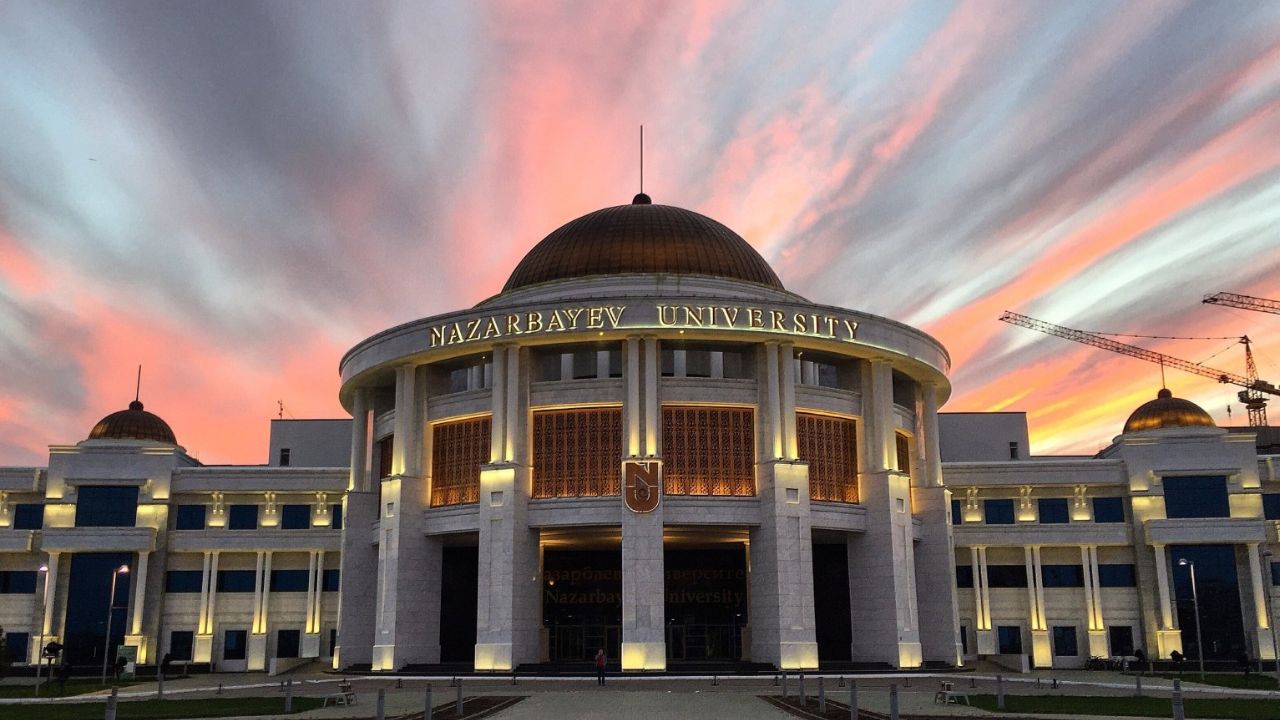 Неге мемлекет жыл сайын Nazarbayev University-ке бөлінетін гранттар санын қысқартып жатыр?