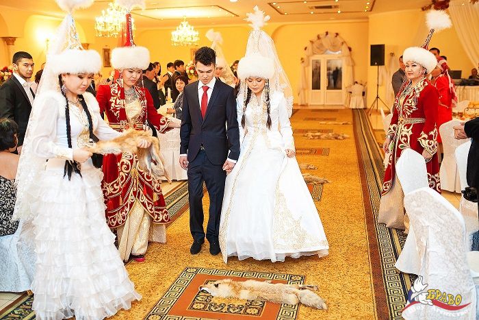 Депутат Қазақстанда той өткізу үшін несие алуға тыйым салуды ұсынды