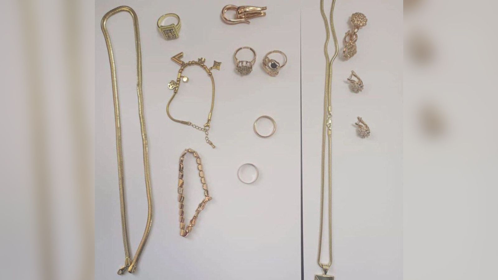 Ақтөбеде зергер клиенттердің алтындарын ломбардқа өткізіп, 12 млн теңге жымқырған