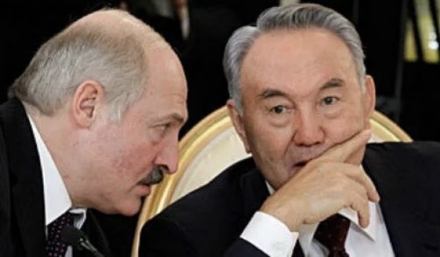Назарбаев пен Лукашенко не туралы сөйлесті?