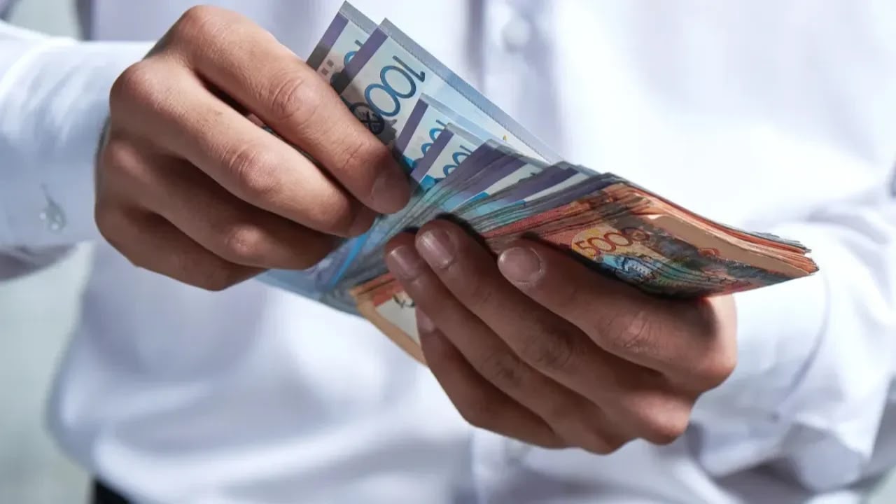 Ең төменгі жалақы 100 мың теңге болады: Президент тапсырмасы