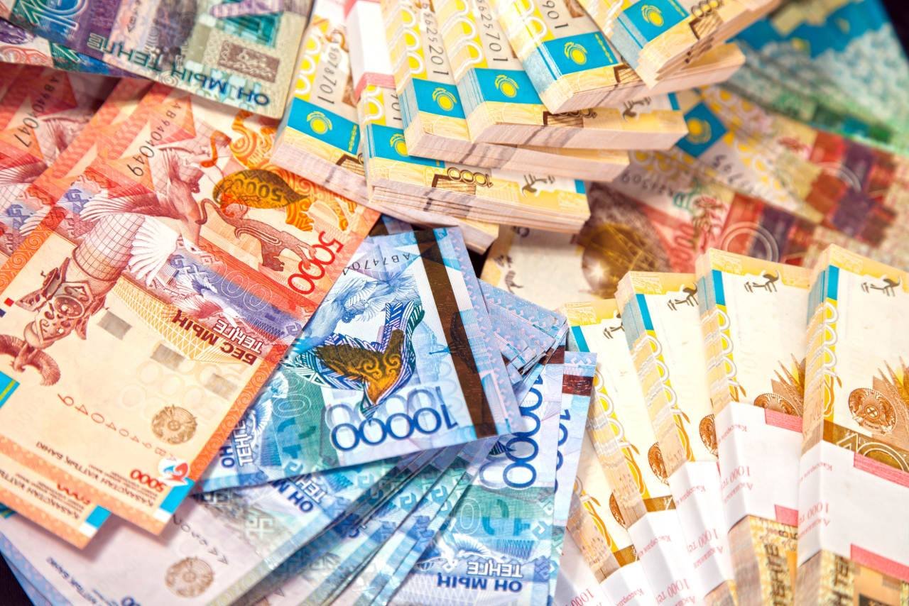 Банки безосновательно брали деньги у казахстанцев - Генпрокуратура