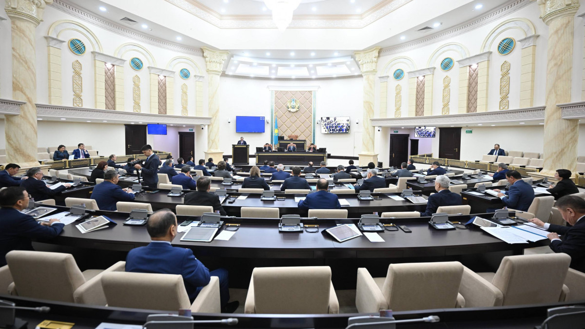 Қазақстандағы ЛГБТ-ны насихаттауға тыйым салу заңын қарау кейінге шегерілді