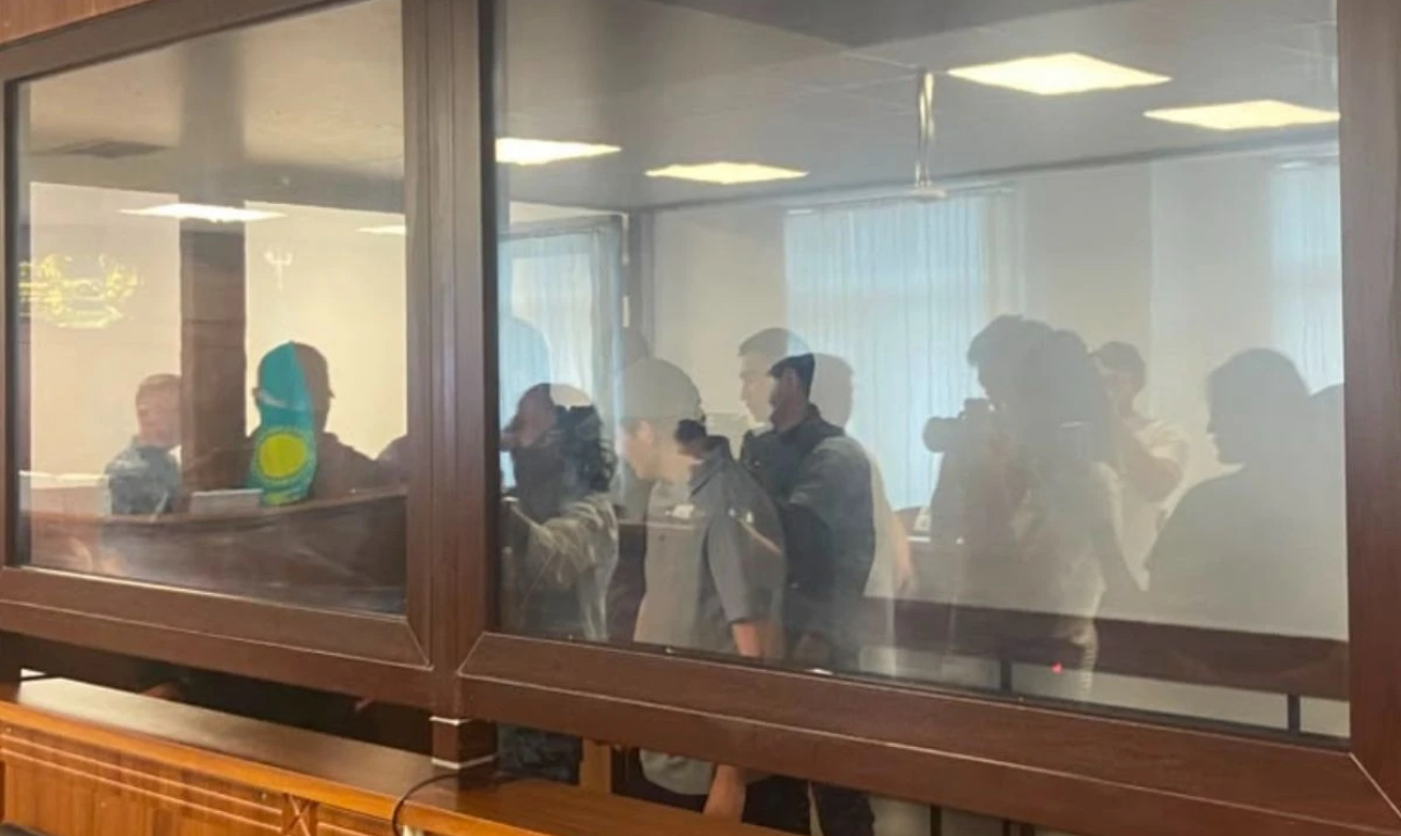 Атырауда бір отбасыны өлтірді деген күдікті сотта оқиғаның мән-жайын баяндады