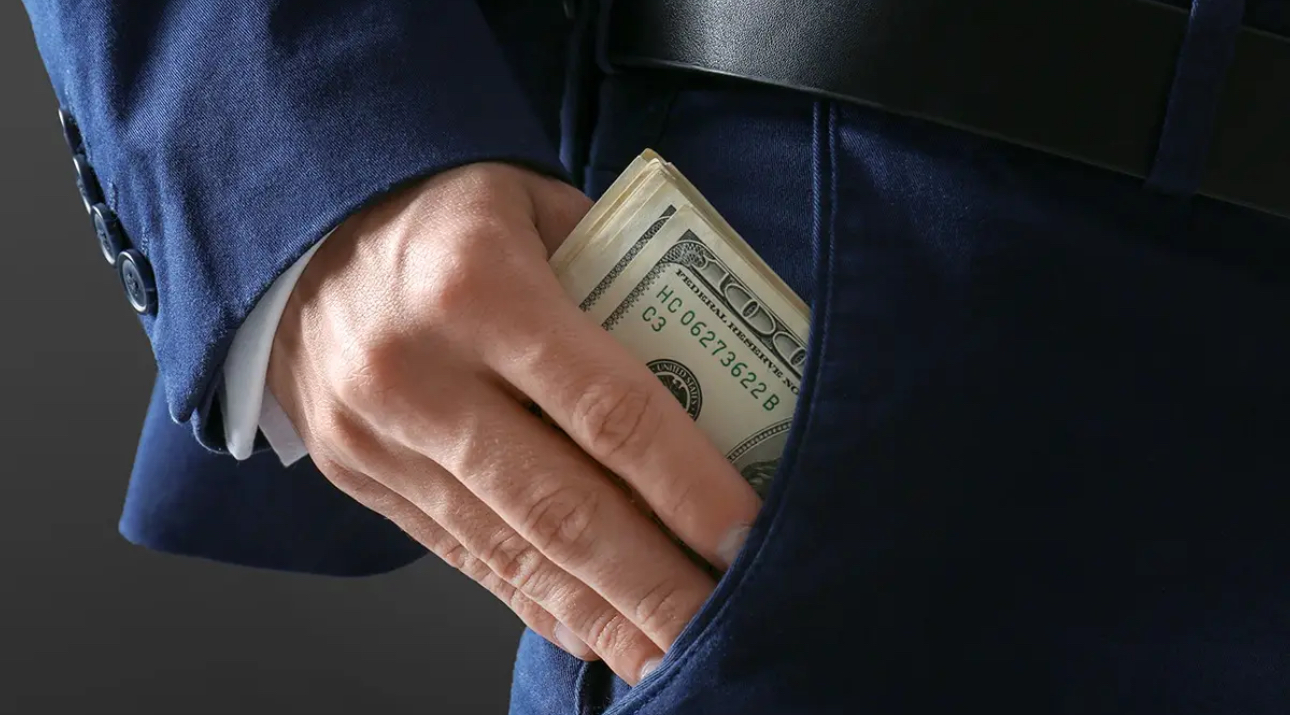 Ақмола облысында мәдениет үйінің басшысы бюджет қаржысын жымқырды