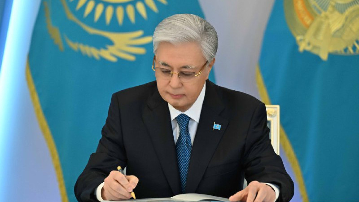 Президент білім беру мен бала құқықтарына қатысты жаңа заңдарды бекітті