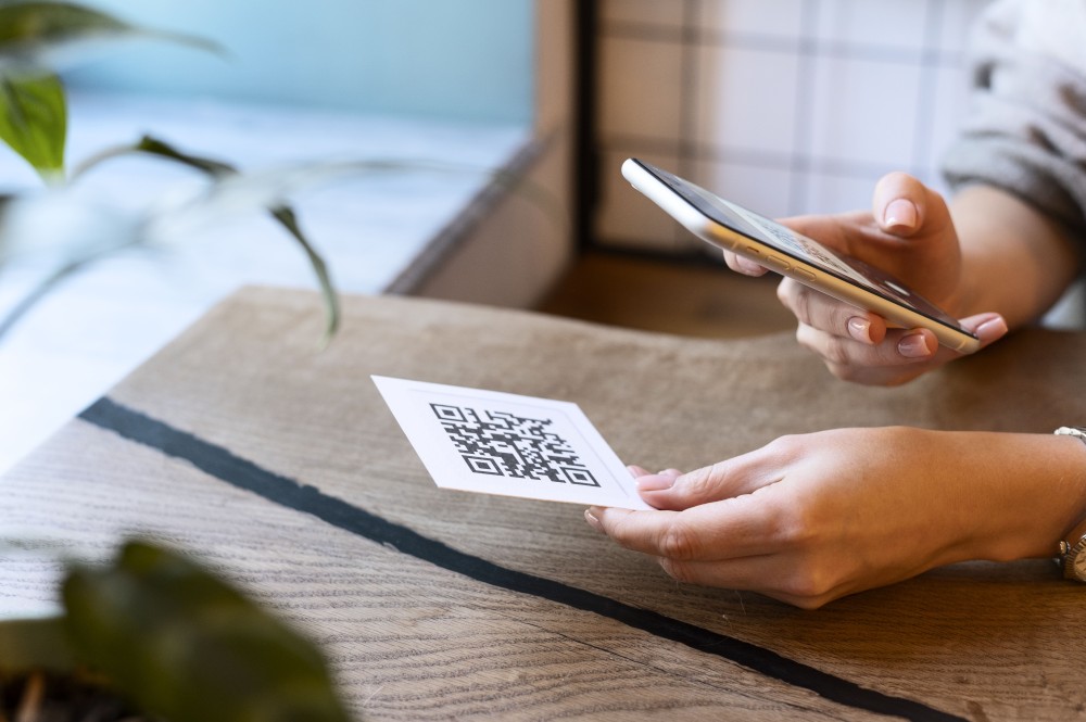 Қоғамдық орындардағы QR-кодтардан сақ болыңыз