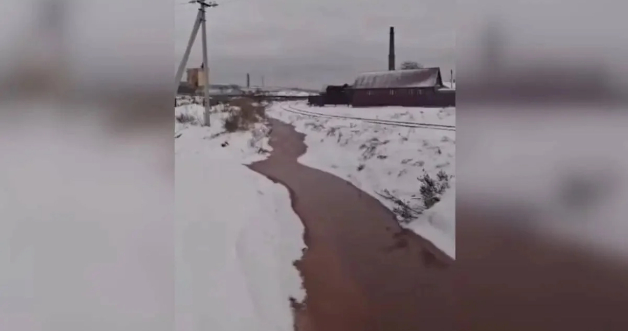 Ақмола облысында арық суы қызыл-қоңыр түске боялды: экологтар не дейді?