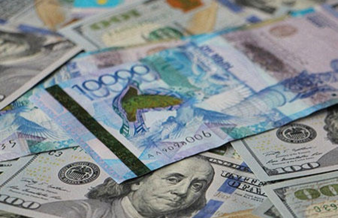 Доллар бағамы түссе де, алушылар саны азайды: қаржы нарығында не өзгерді?