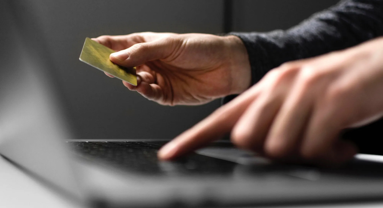 Ақтөбеде ұлы анасының шоттағы 10 млн теңгесін ұрлап алған