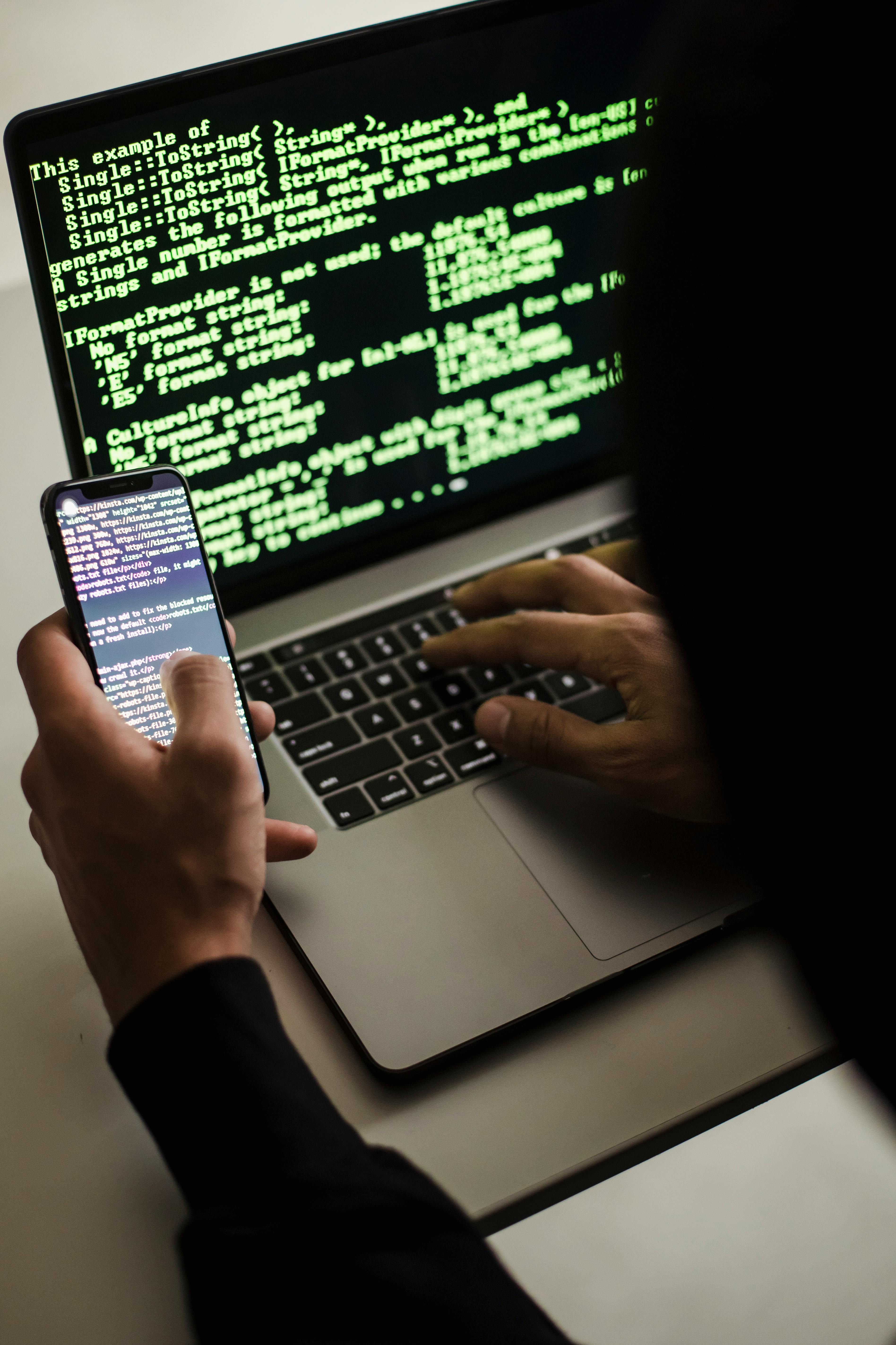 Рудныйда телефон жөндеуші клиенттердің банк шоттарын тонаған