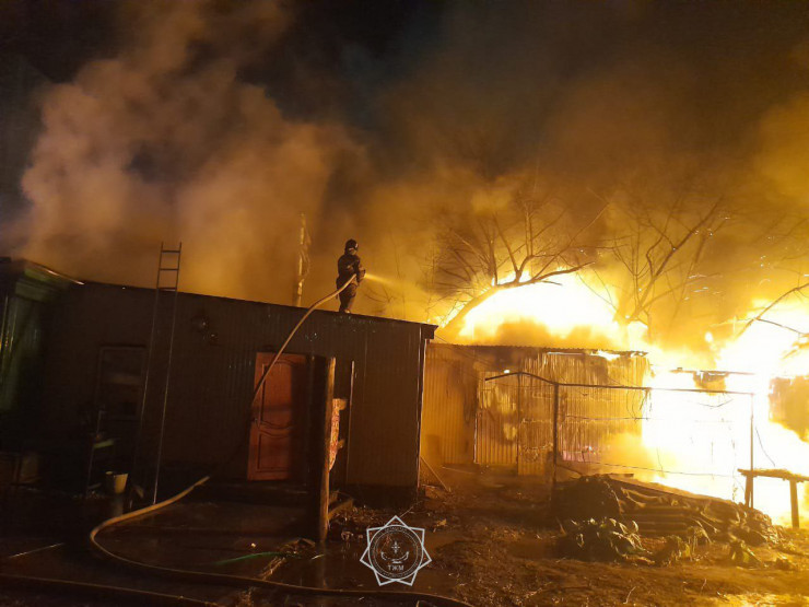 Семейде түнде тілсіз жау бірнеше үйді шарпыды