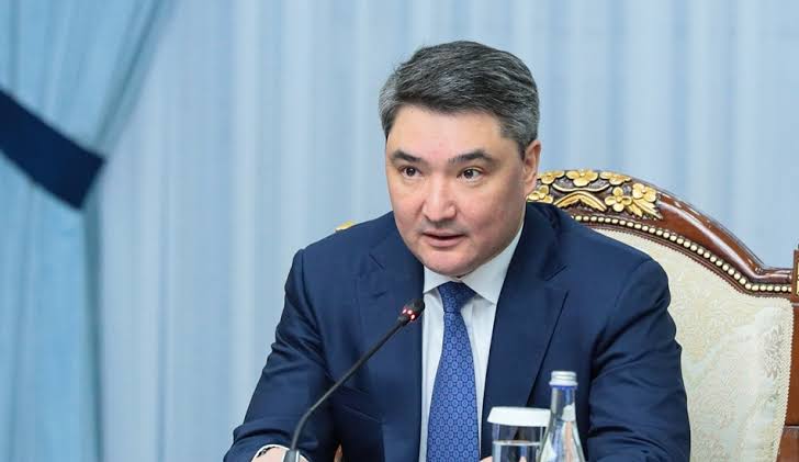 Олжас Бектенов жаңа Конституцияның қабылдануына байланысты қазақстандықтарды құттықтады