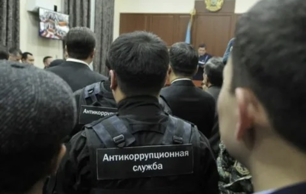 15 млн теңге талап еткен: Түркістанда мемлекеттік органның атын жамылғандар ұсталды