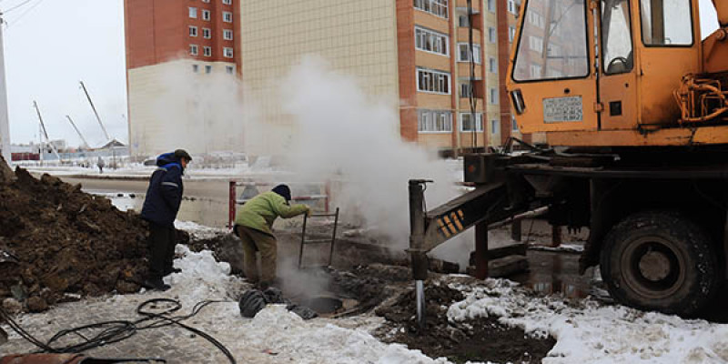 Қостанайда тозығы жеткен құбыр жарылып, саяжай аумағын су басты