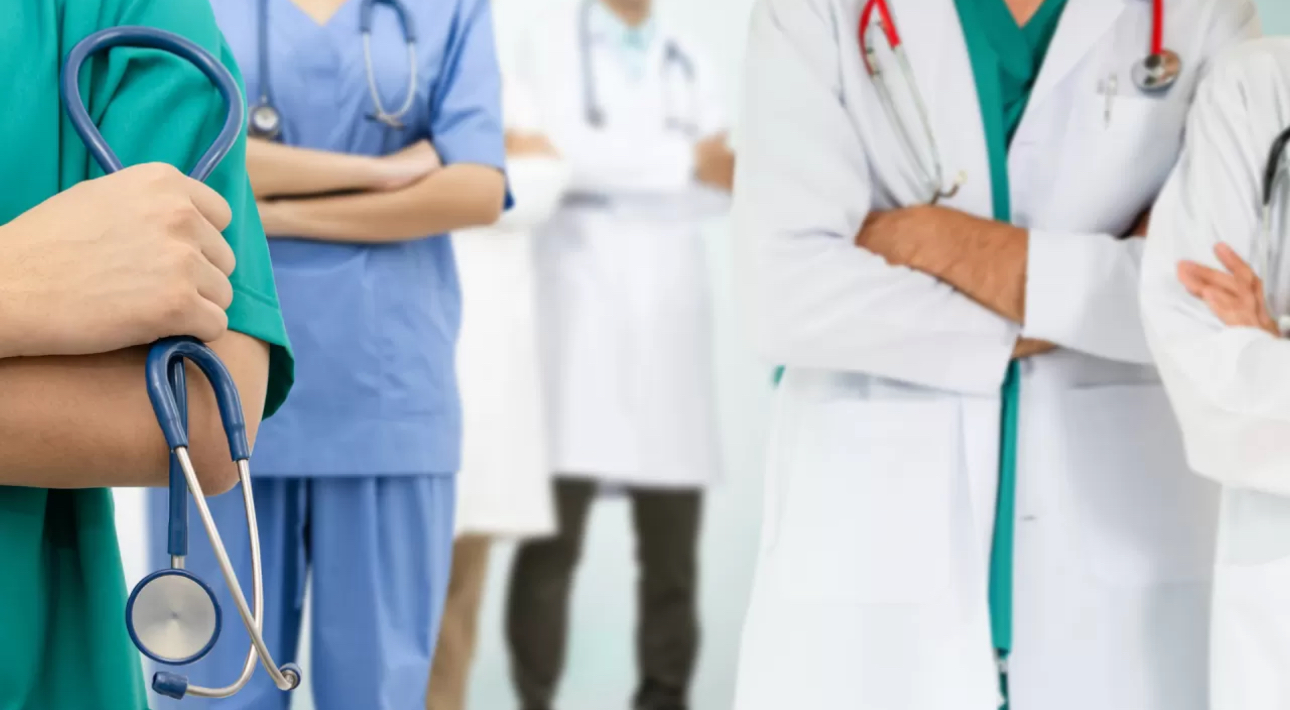 Ақ халаттыларға шабуылға жол жоқ: жаңа заң жобасы Мәжілісте қаралды