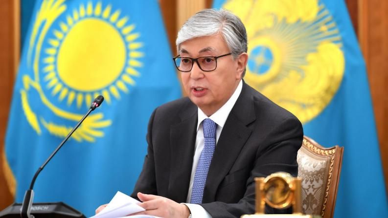 Тоқаев мектептегі оқу жасына қатысты мәселені қайта қарауды ұсынды 
