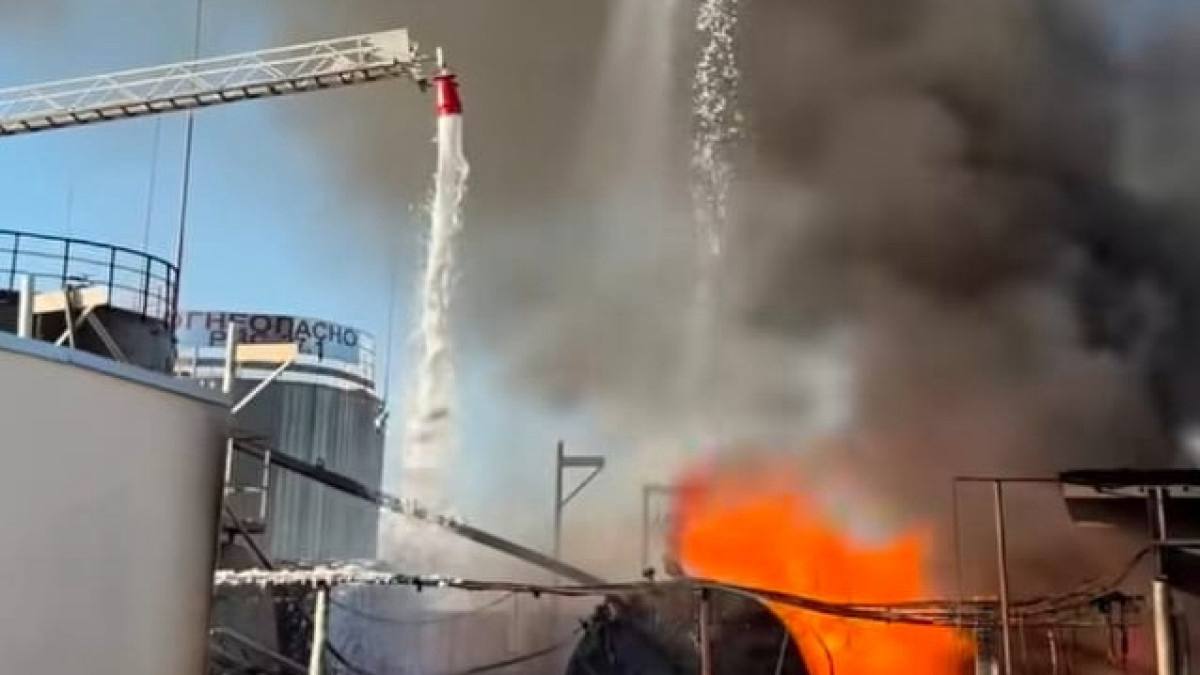 Қызылордадағы мұнай зауытында ірі өрт шықты: 120 тонна өнім жанып кетті