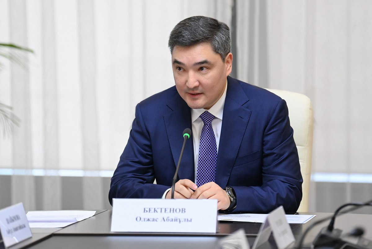 «Президент сенімін ақтау керек»: Бектенов жаңа министрлерге талап қойды