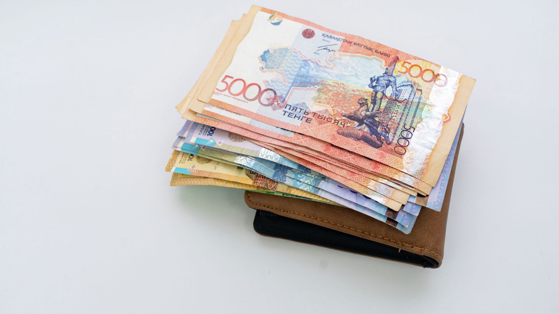 Үкімет ең төменгі жалақыны айтарлықтай арттыруды көздеп отыр