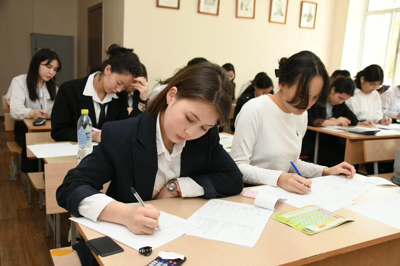 Оқушылардың жазу сауаттылығын арттыру: мектеп бағдарламасына өзгерістер енгізілуде