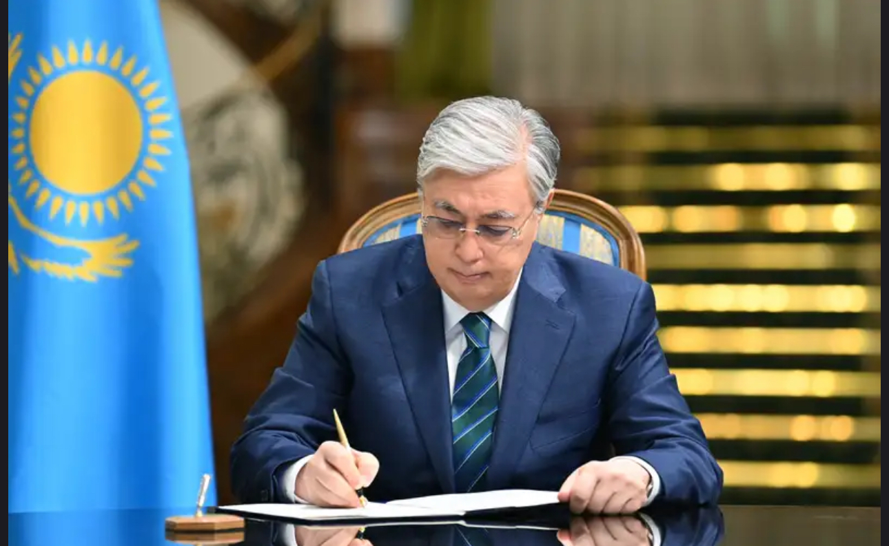 Президент Мұхтар Шахановтың жақындарына көңіл айтты