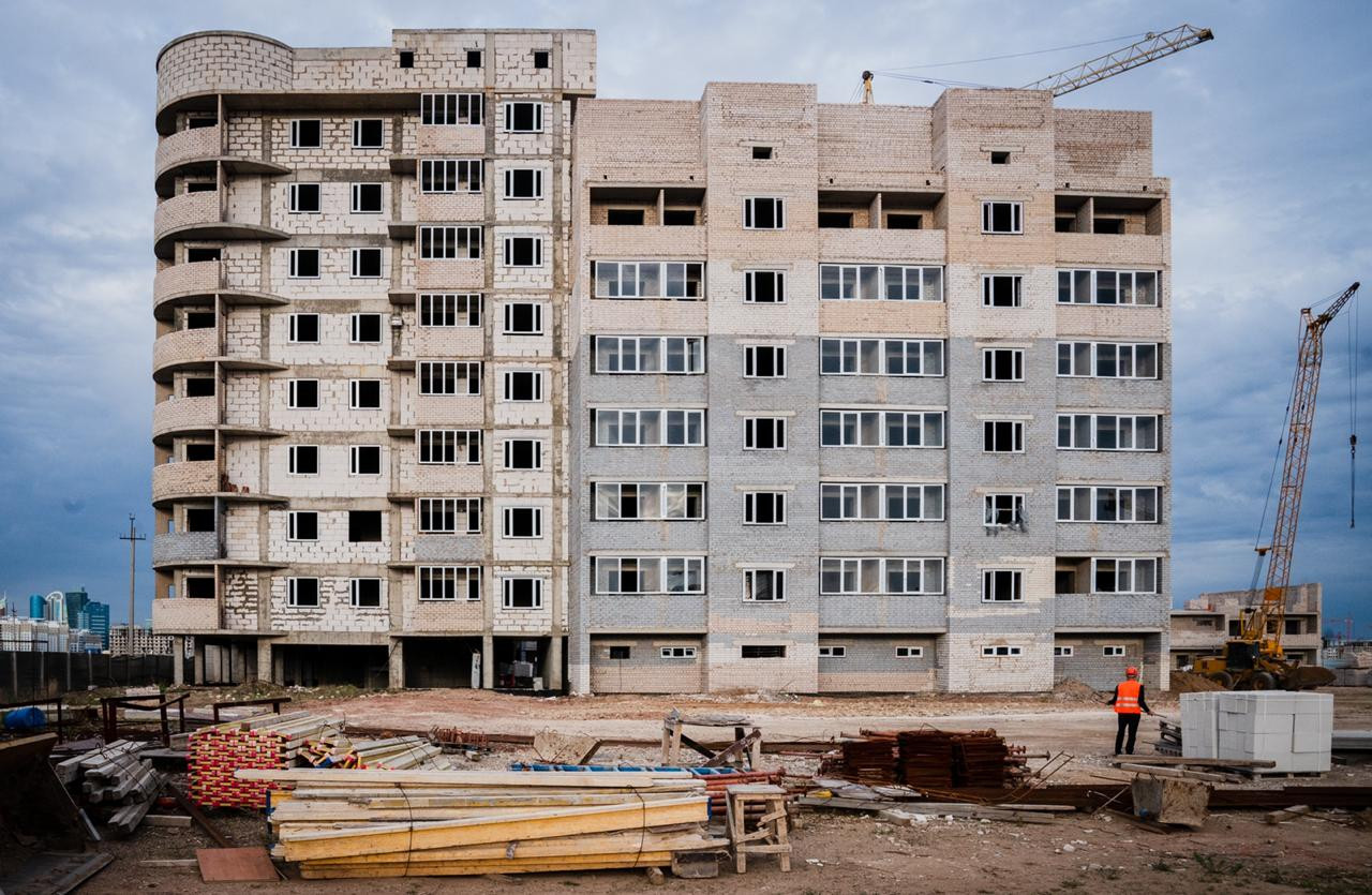 Нұр-Сұлтанда ең проблемалы «Шығыс» тұрғын үй кешенінің құрылыс жұмысы 9 жылдан кейін қайта жанданды