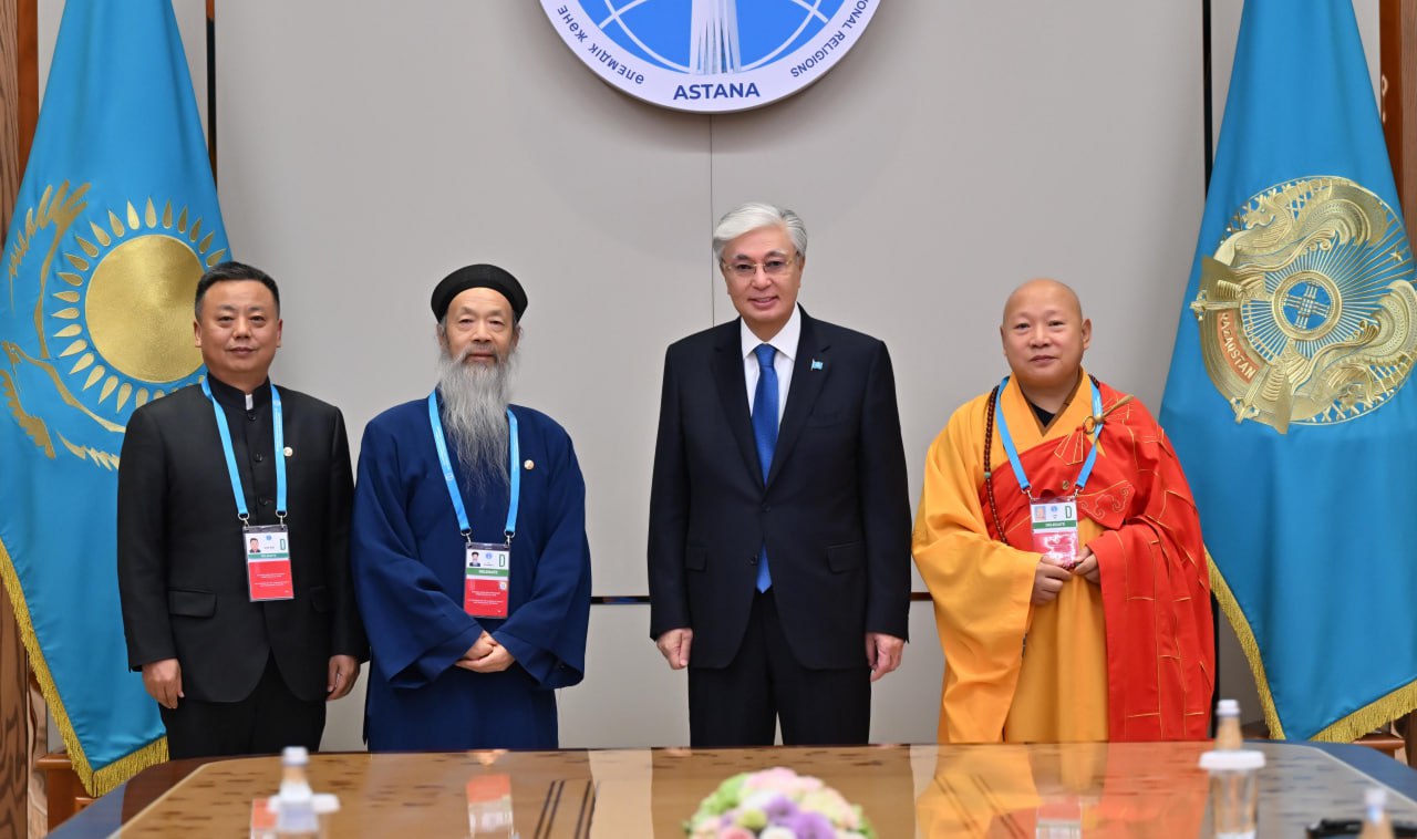Әлемдік және дәстүрлі діндер көшбасшыларының съезі: Президент Қытай делегациясымен кездесті 