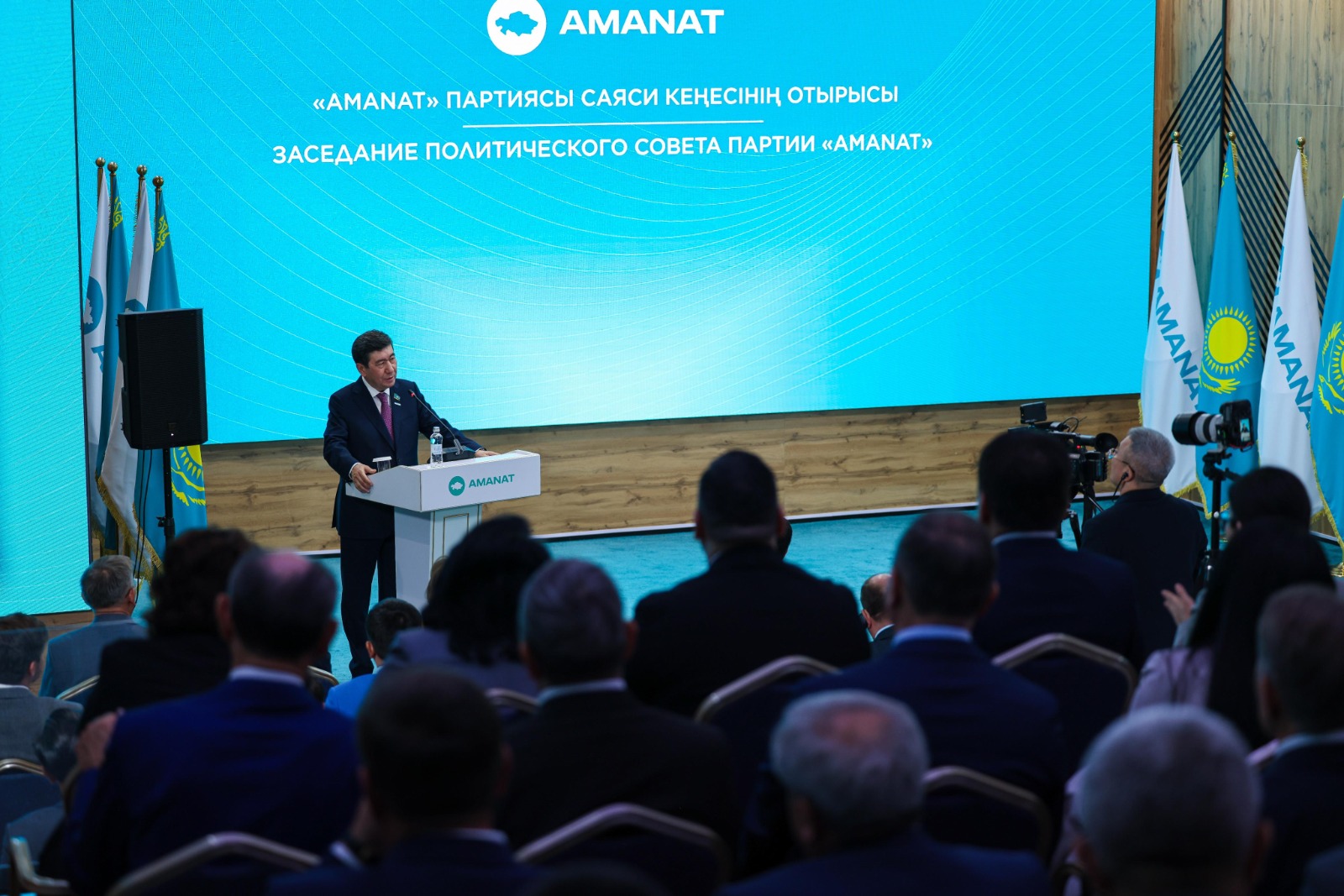Елдегі саяси жаңғыру: «Amanat» пен «Әділет» бірікті 