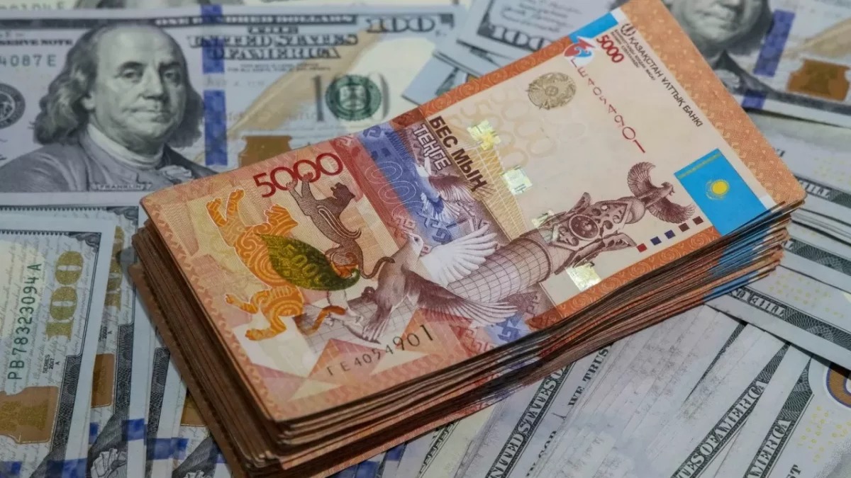 Қазақстанның екі ірі қаласындағы валюта бағамдары белгілі болды